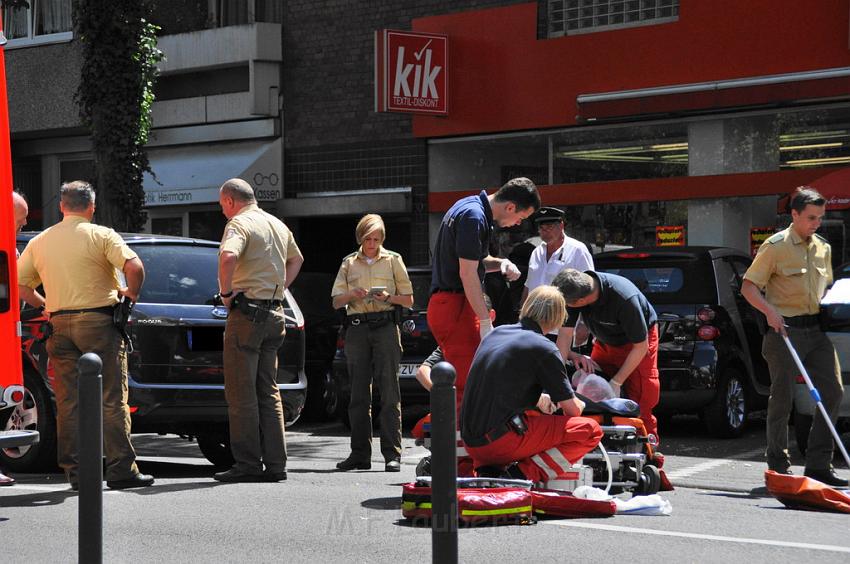 Person angefahren Koeln Gremberg Grembergerstr P09.JPG